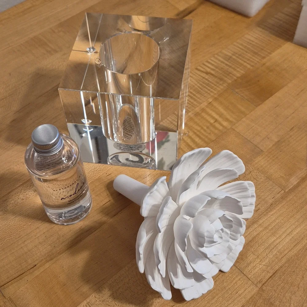 Modena Porcelain Flower Glass Luxury Diffuser 3.4 Fl Oz